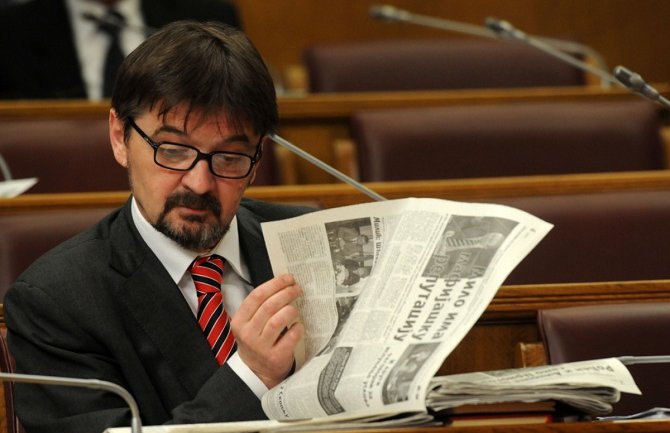  Ideja o bojkotu parlamenta nije opravdana