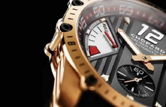  MUP poklonio Vukadinoviću sat od 851,98 eura