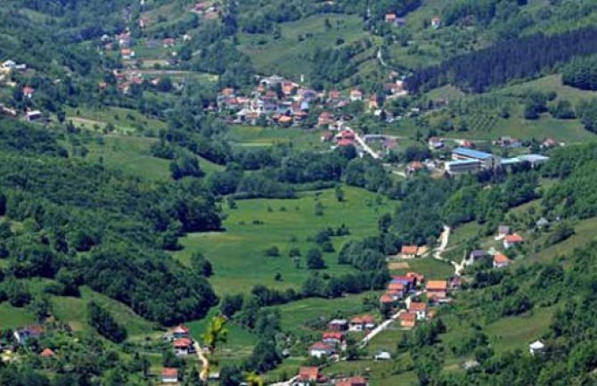 U šumi iznad petnjičkog sela Trpezi vatra progutala više od 7.000 stabala