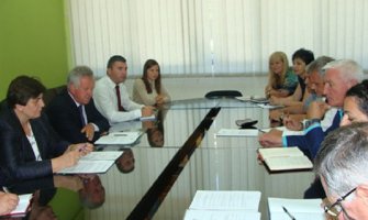 32 stana za reseljena lica, moguća izgradnja Doma starih