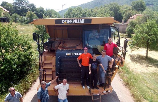 Nikšićki rudari još jednu noć na ulici