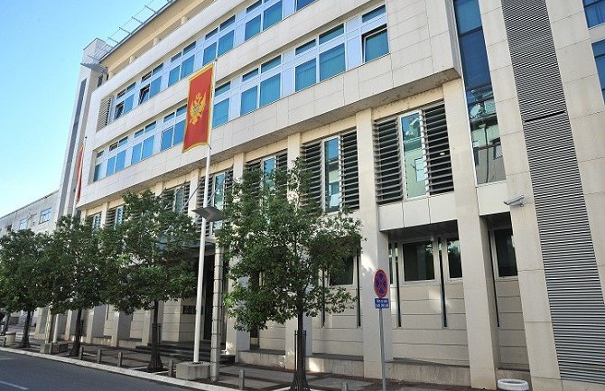 Vlada bez kolektivnog godišnjeg odmora