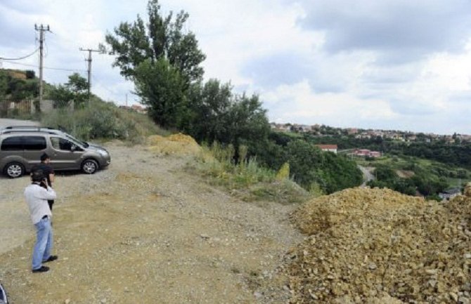 Bivši inspektor nađen mrtav u kolima u Rakovičkoj šumi