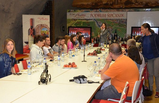 Novinari iz Srbije posjetili „13. Jul Plantaže“