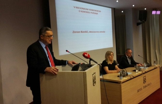 Kostić: Svaki treći Crnogorac puši,  povećati cijenu cigareta