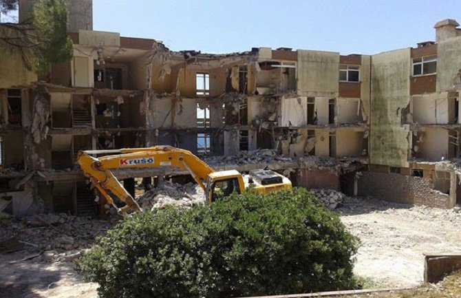 Bijela: Ruši se hotel Park, novi do ljeta 2016