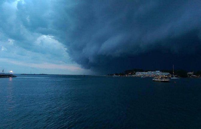 Velika oluja pogodila Istru, Poreč i Umag