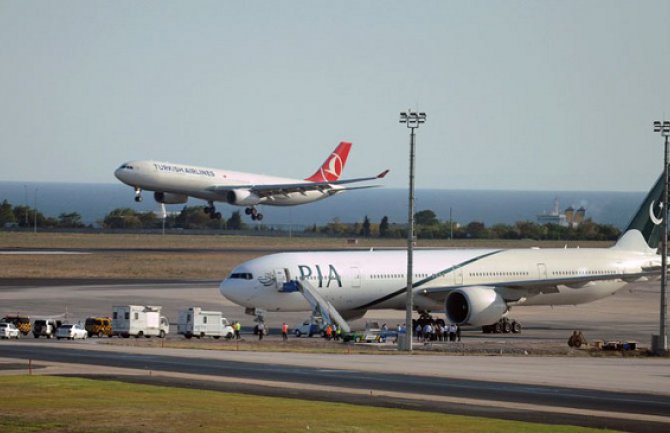 Prinudno slijetanje zbog eksplozivne supstance u avionu