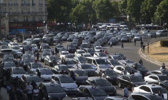 Taksisti u Francuskoj  blokirali aerodrome i željeznicu