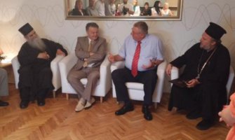 Amfilohije odlikovao Šešelja!