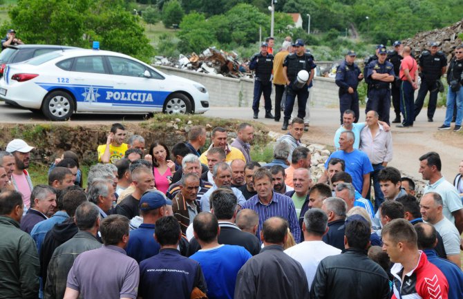 Nikšić: Rudari odblokirali saobraćajnicu