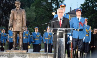 Nikolić i Dodik otkrili spomenik Gavrilu Principu