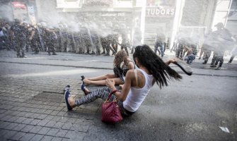 Turska policija rastjerala okupljene na Paradi ponosa