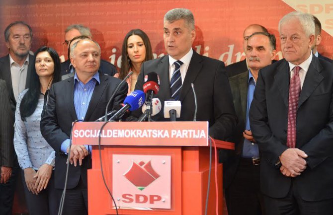 Brajović i Lazović napustili SDP