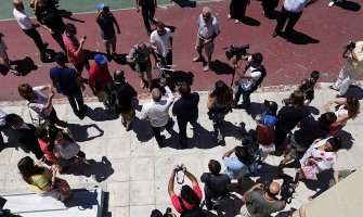 Grčka: Glasač udario kameru Tanjuga