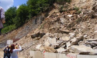 Na magistralnom putu Mojkovac-Bijelo Polje saobraća se jednom trakom naizmjenično