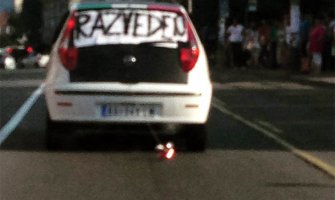 Svima  stavio do znanja da se razveo