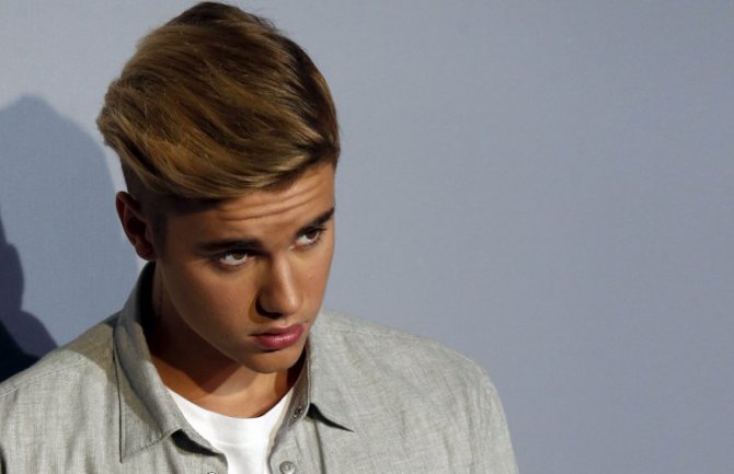 Džastin Biber boluje od virusa koji mu je paralizovao pola lica