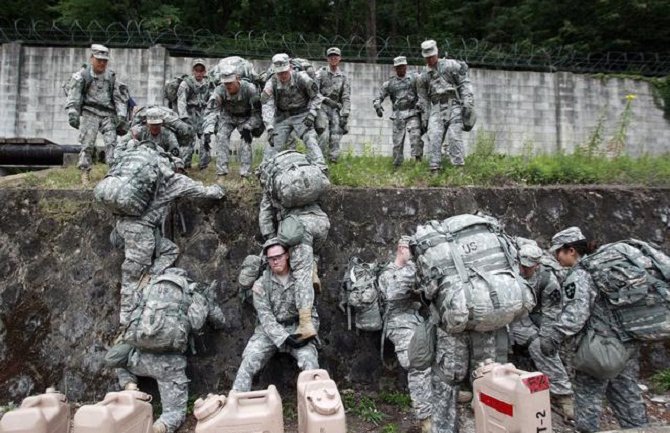 SAD smanjuje broj vojnika za 40.000