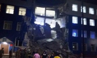 Srušio se krov vojnog centra u Sibiru, jedna osoba poginula, 37 zarobljeno