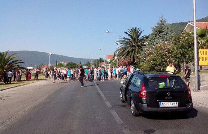 Bivši radnici Brodogradilišta blokirali saobraćaj 