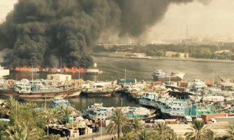 Nekoliko brodova gori u Dubai Kriku (VIDEO)