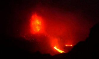  Vulkan u Indoneziji otkazao skoro 900 letova(Video)