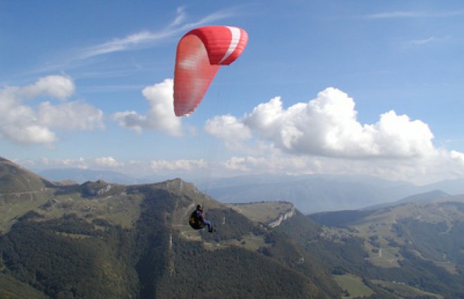 Spasen povrijeđeni paraglajder