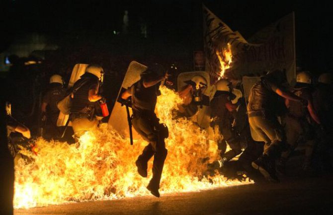  Sukob policije i demonstranata, privedeno 50 osoba