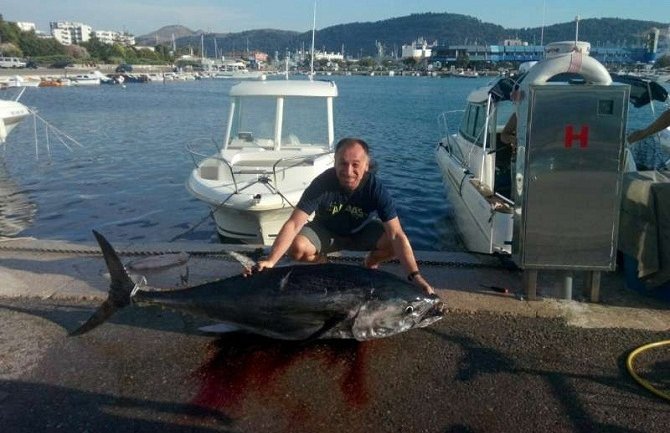 Bar: Milan ulovio tunu od 86 kg