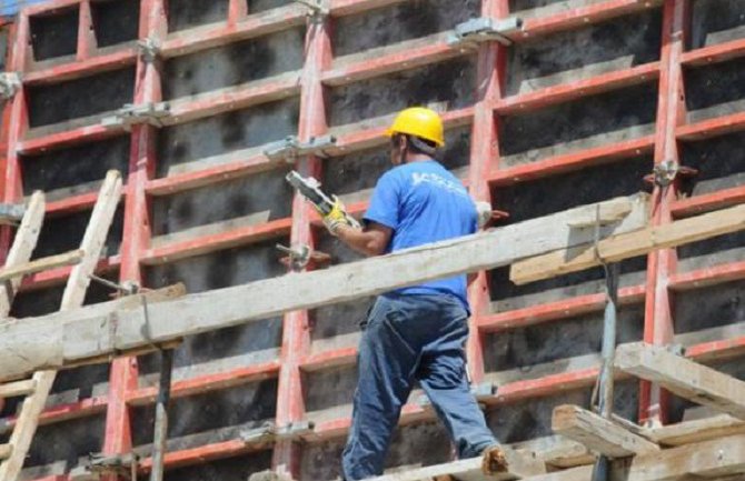 Rad na temperaturama iznad 40 stepeni Celzijusa: Polako, bez žurbe i koliko ko može