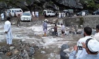 U poplavama u Pakistanu troje poginulo, hiljade ugroženo