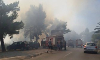 Ugašen požar na ulazu u Bar