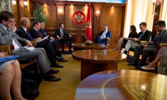 Parlament posvećeno ispunjava svoje obaveze