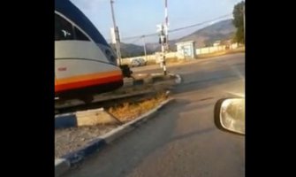 ŽICG: Mašinovođa u obavezi da ispred putnog prelaza zaustavi voz