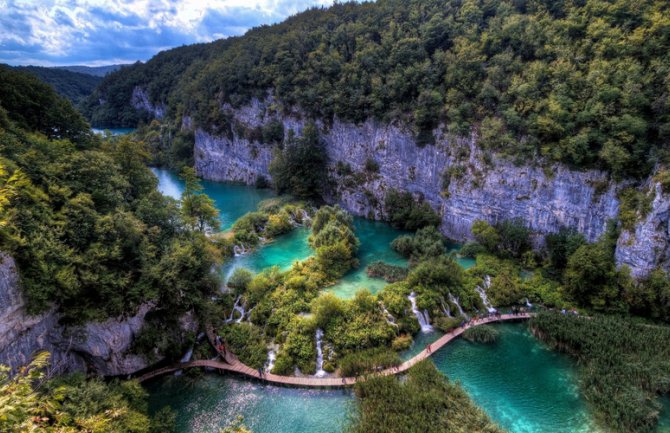 Tri turistkinje pale u provaliju na Plitvicama