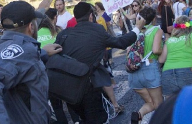  Jevrejin nožem izbo šest učesnika gej parade 