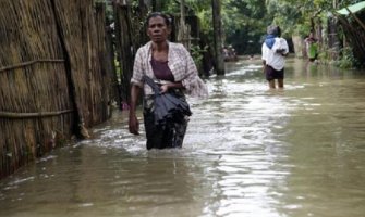  Najmanje 27 nastradalih u poplavama