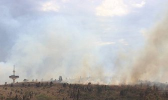 Samo jedan dromader može da gasi vatru!