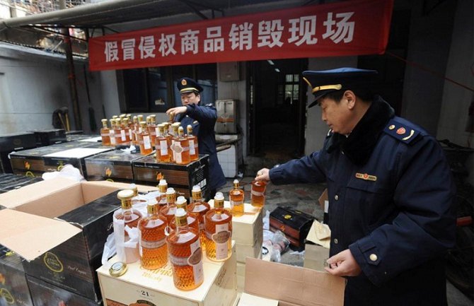 U Kini zaplijenjeno 5.300 boca rakije 