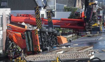 Srušila se dva krana, najmanje 20 povrijeđenih (VIDEO)