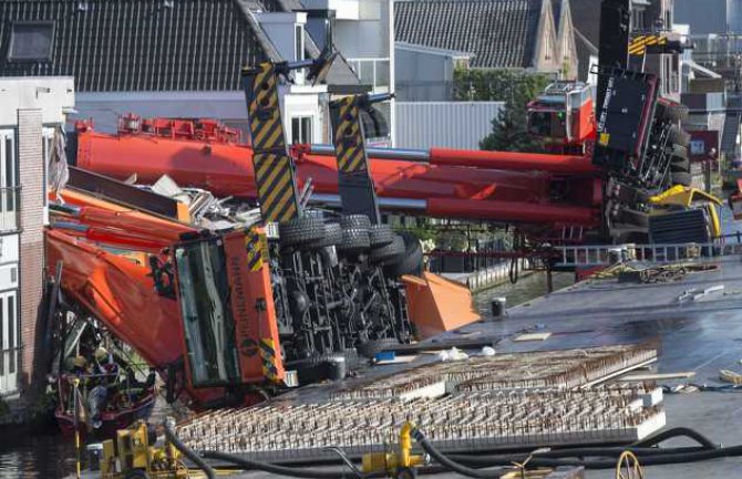 Srušila se dva krana, najmanje 20 povrijeđenih (VIDEO)