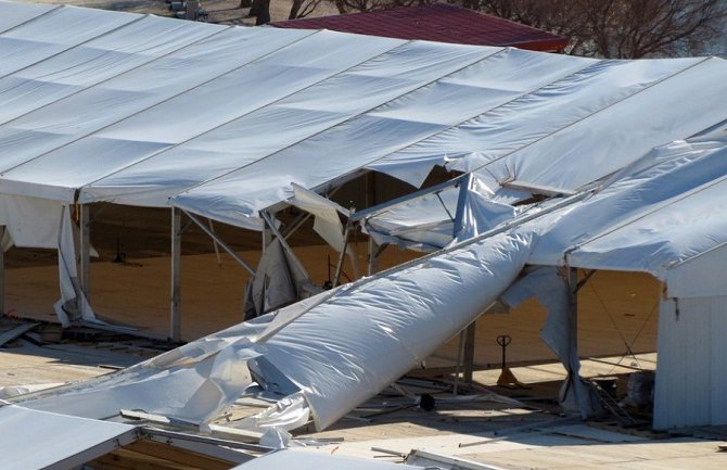 Pao šator na proslavi, dvije osobe poginule