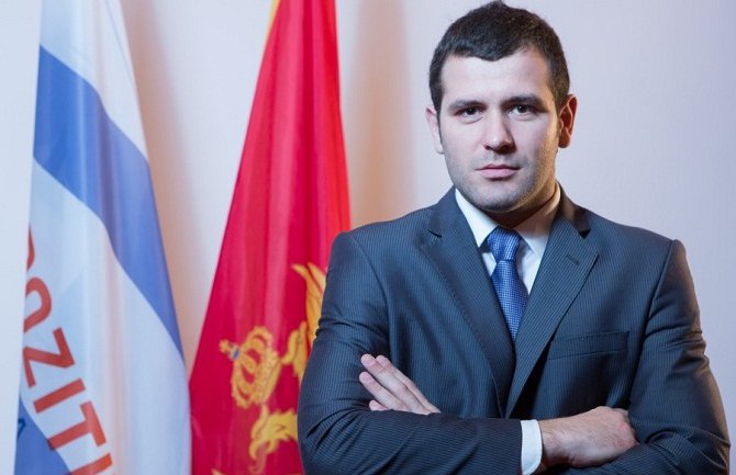 Pozitivna: Na odgovornim mjestima partijski podobni