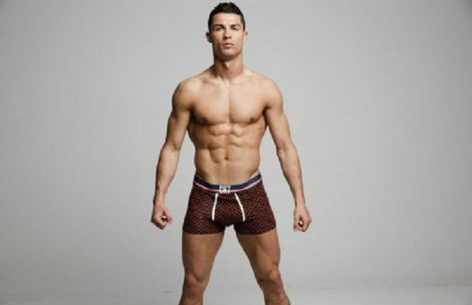 Evo kako Kristijano Ronaldo izgleda bez fotošopa (Foto)