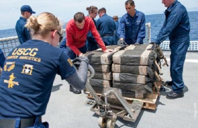 Skoro dvije tone narkotika potonulo u Pacifik
