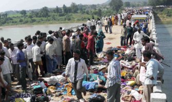 Stampedo u hramu, poginulo 10 vjernika