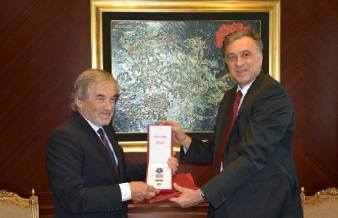 Vujanović odlikovao Gaspariča  zbog njegovog važnog diplomatskog angažmana u CG