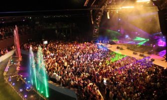 Zbog poljupca u diskoteci Top Hil isprebijan i izbačen gay par