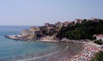 Novi talas turista u Ulcinju